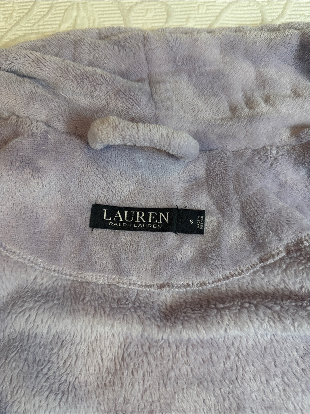 Ralph Lauren Black Label Lilac Plush Shawl-Collar Robe with Monogram. Small - Picture 8 of 10
